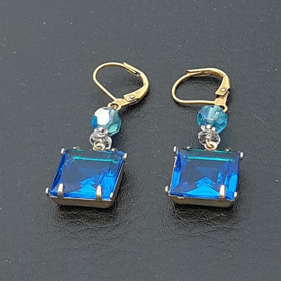 Vintage Upscaled Lever-back Earrings - Picture 4 of 5